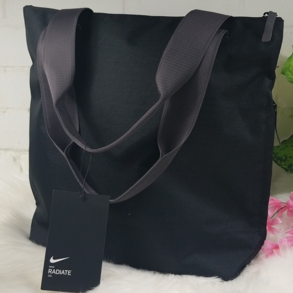 Nike Radiate 20L Gym/Travel/Beach Bag - Picture 3 of 7